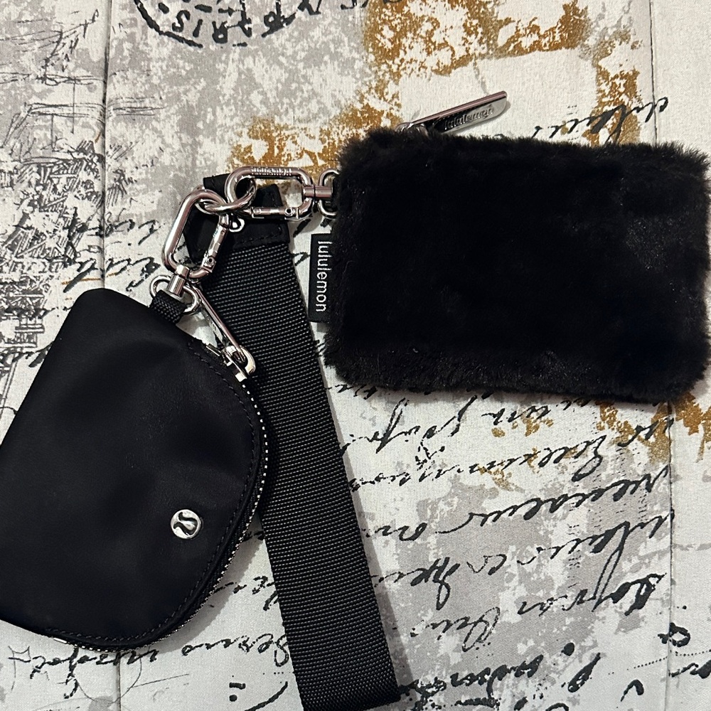 lululemon wristlet